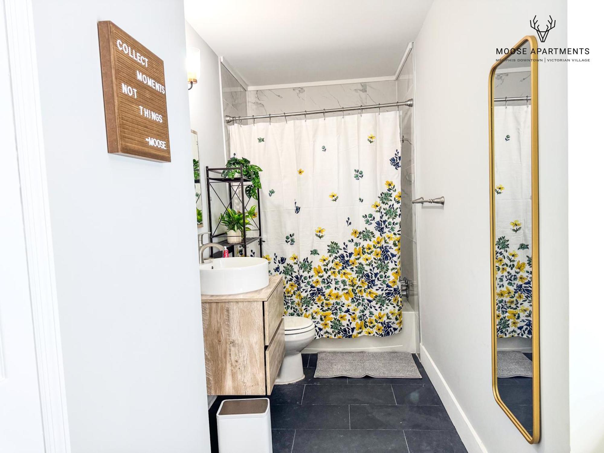 The Moose #12 - Brand New Modern Luxe Loft With Free Parking, King Bed & Fast Wifi Apartman MemphisMemphis  Kültér fotó